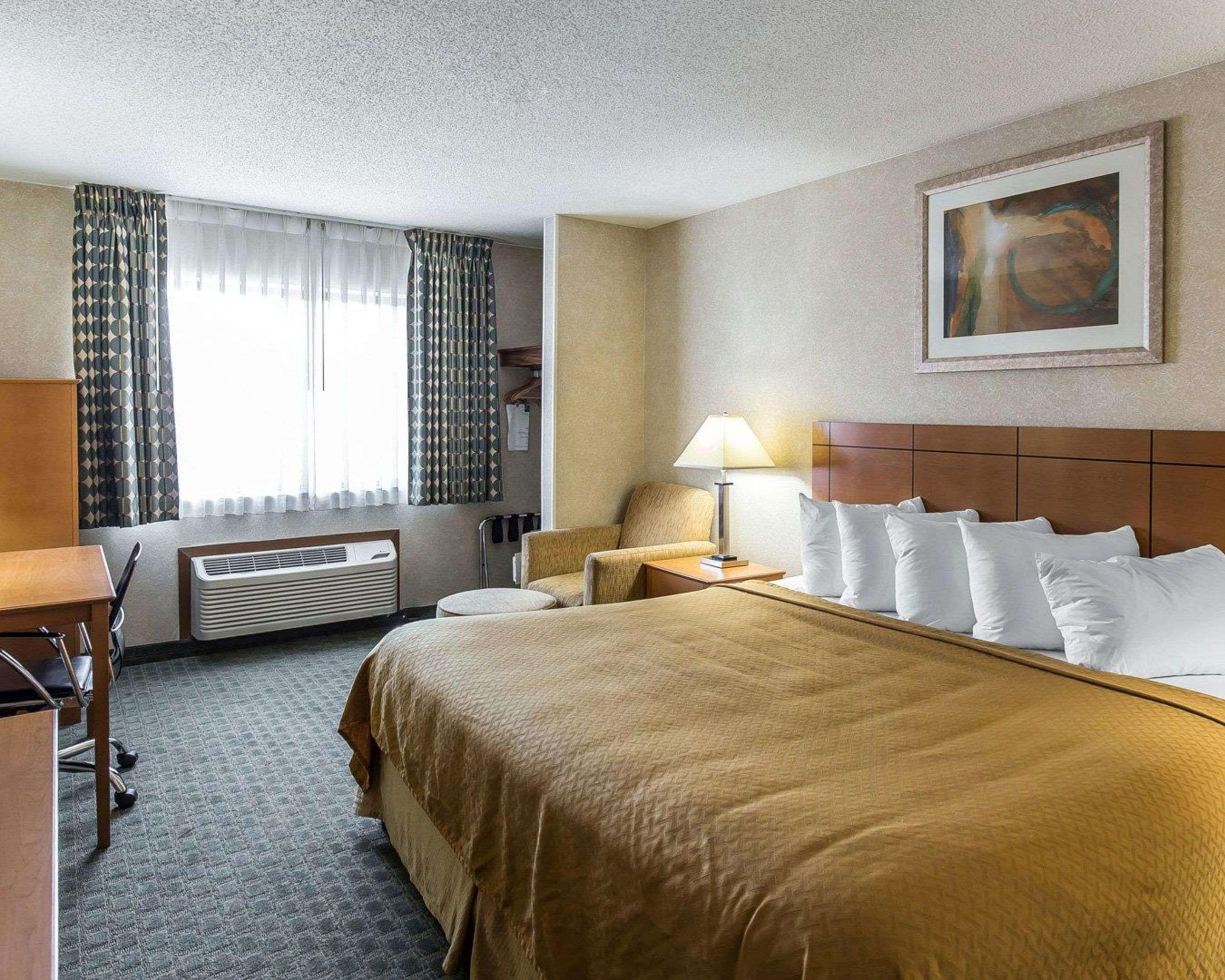 Quality Inn At Collins Road - シーダーラピッズ エクステリア 写真