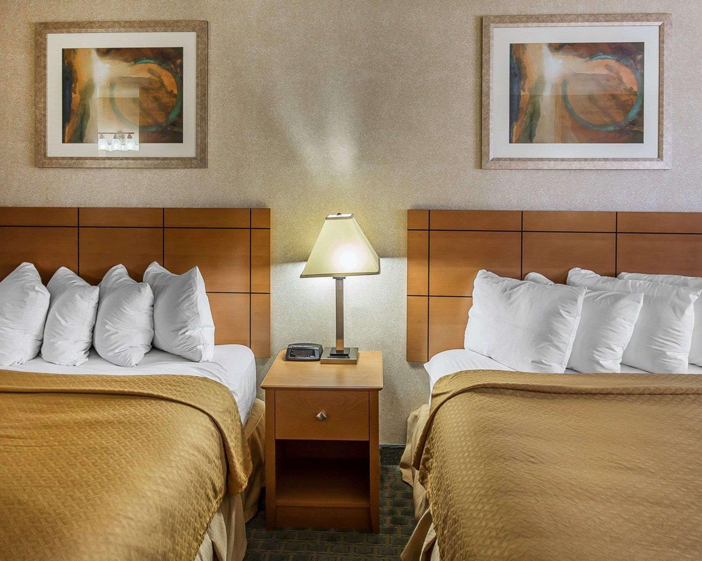 Quality Inn At Collins Road - シーダーラピッズ エクステリア 写真