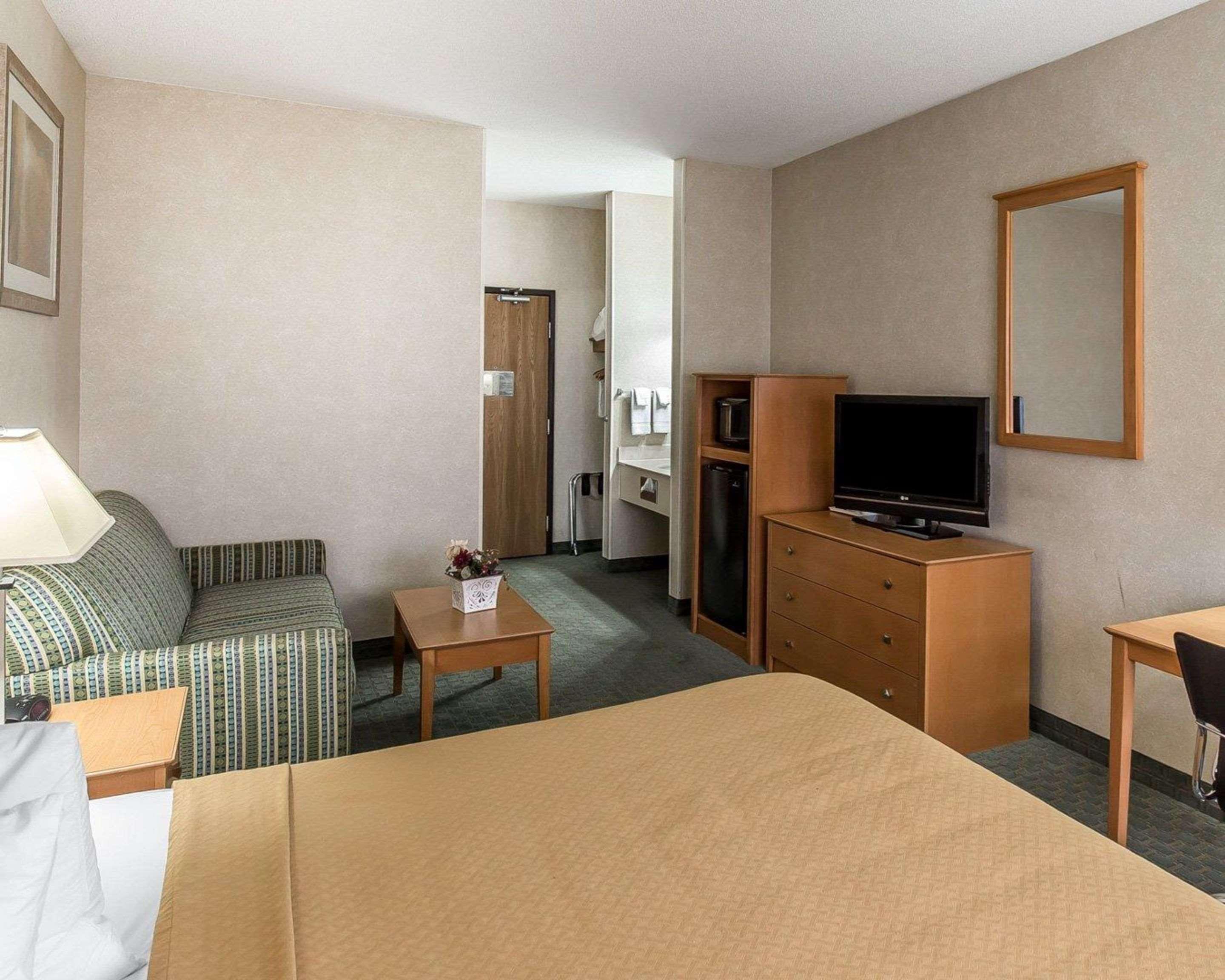 Quality Inn At Collins Road - シーダーラピッズ エクステリア 写真