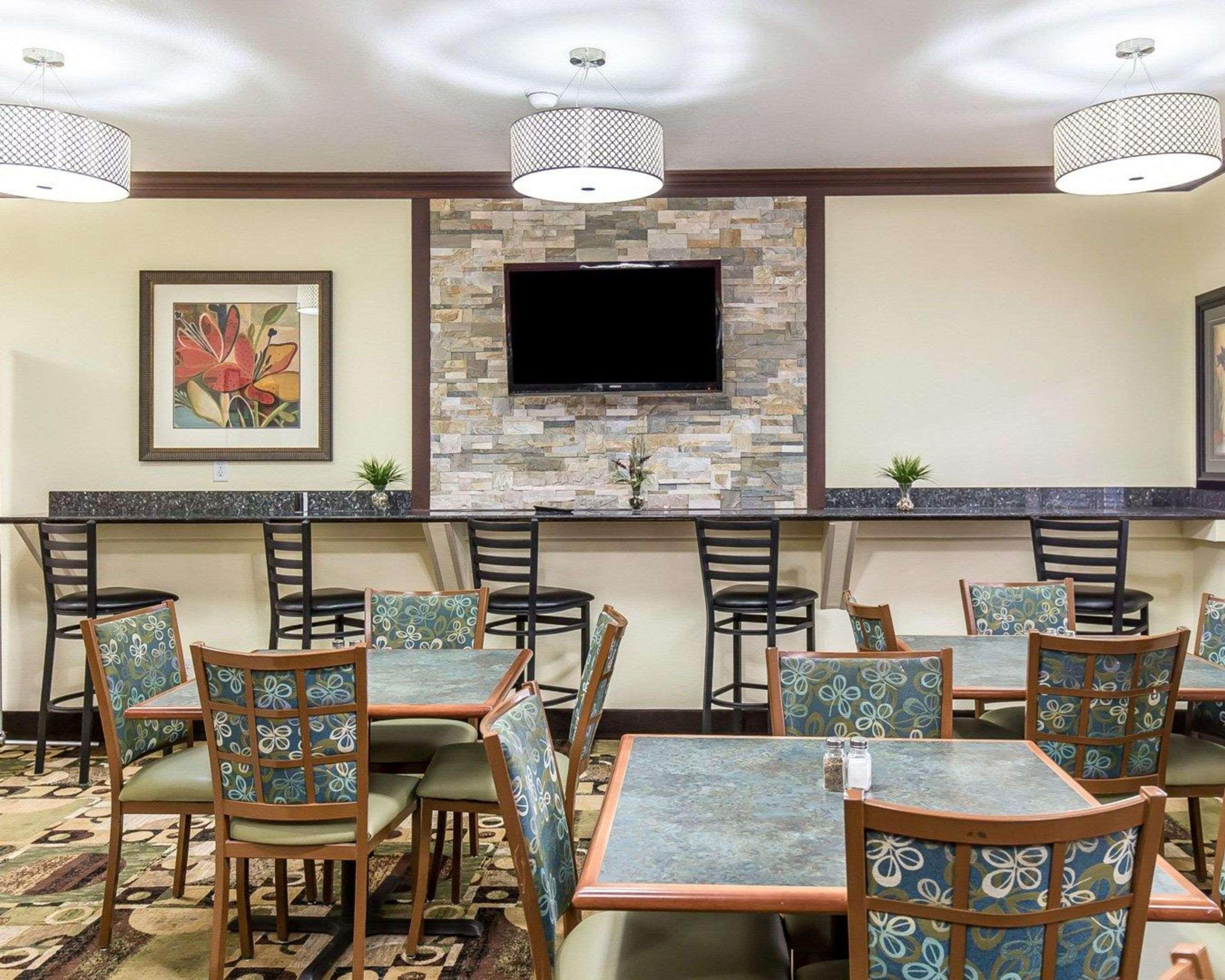 Quality Inn At Collins Road - シーダーラピッズ エクステリア 写真