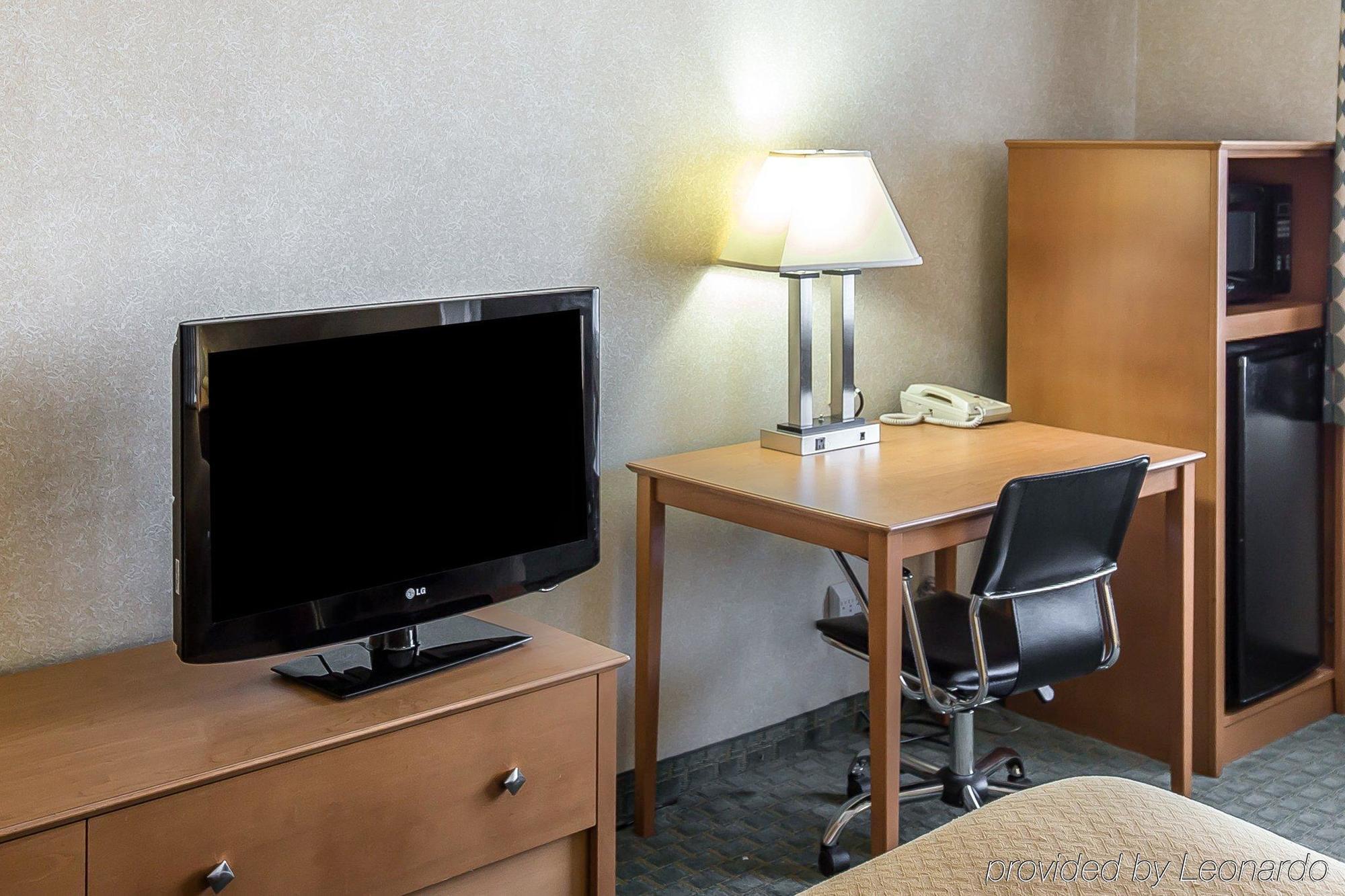 Quality Inn At Collins Road - シーダーラピッズ エクステリア 写真