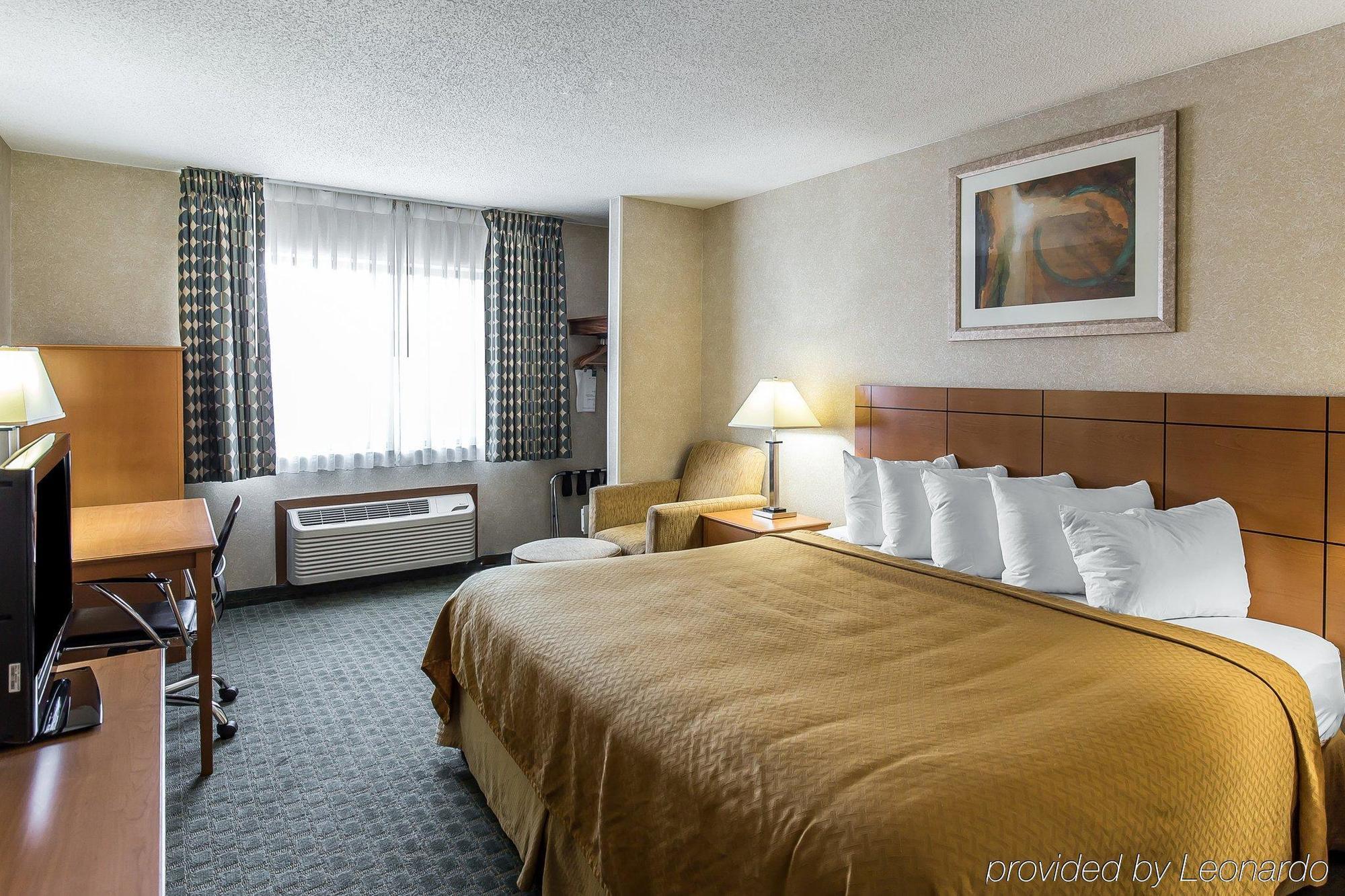Quality Inn At Collins Road - シーダーラピッズ エクステリア 写真