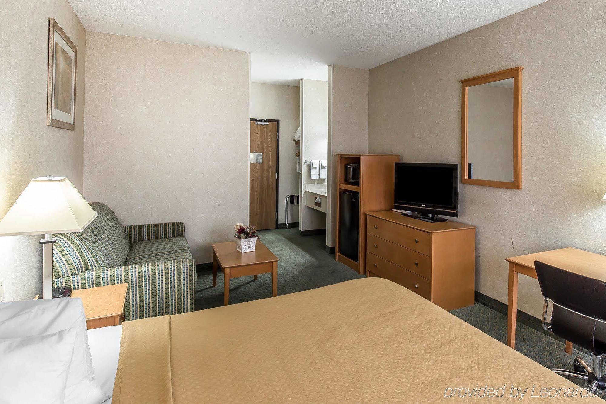 Quality Inn At Collins Road - シーダーラピッズ エクステリア 写真